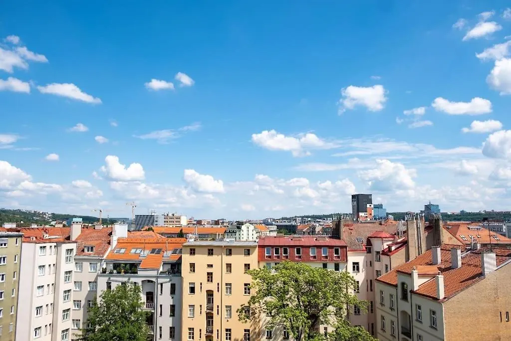 1 Bedroom Apartment With Terrace And Free Parking Near Metro Praga República Checa