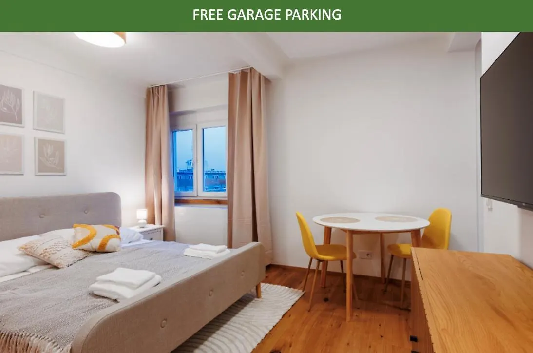 1 Bedroom Apartment With Terrace And Free Parking Near Metro Praga