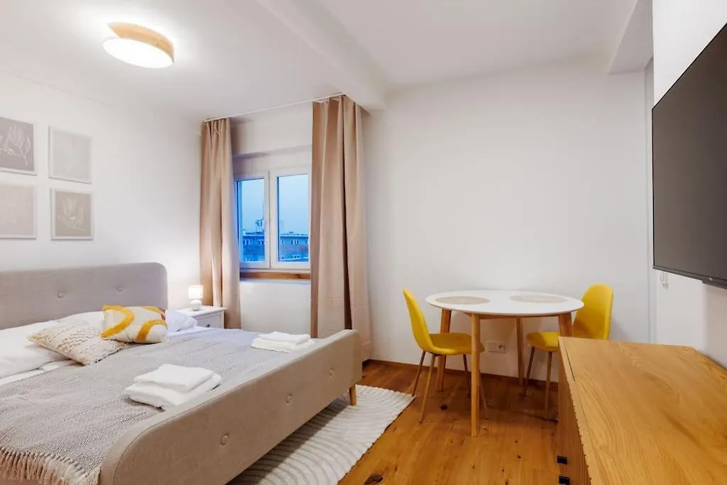 1 Bedroom Apartment With Terrace And Free Parking Near Metro Prague