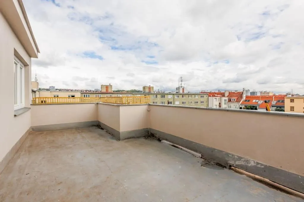 1 Bedroom Apartment With Terrace And Free Parking Near Metro Prague