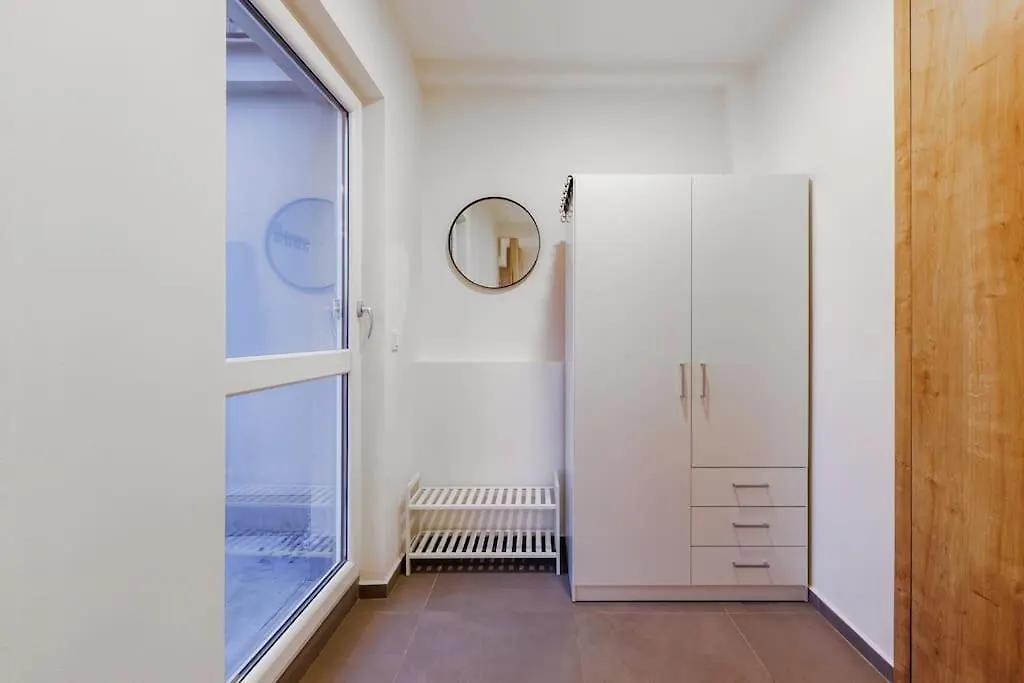 1 Bedroom Apartment With Terrace And Free Parking Near Metro Prague
