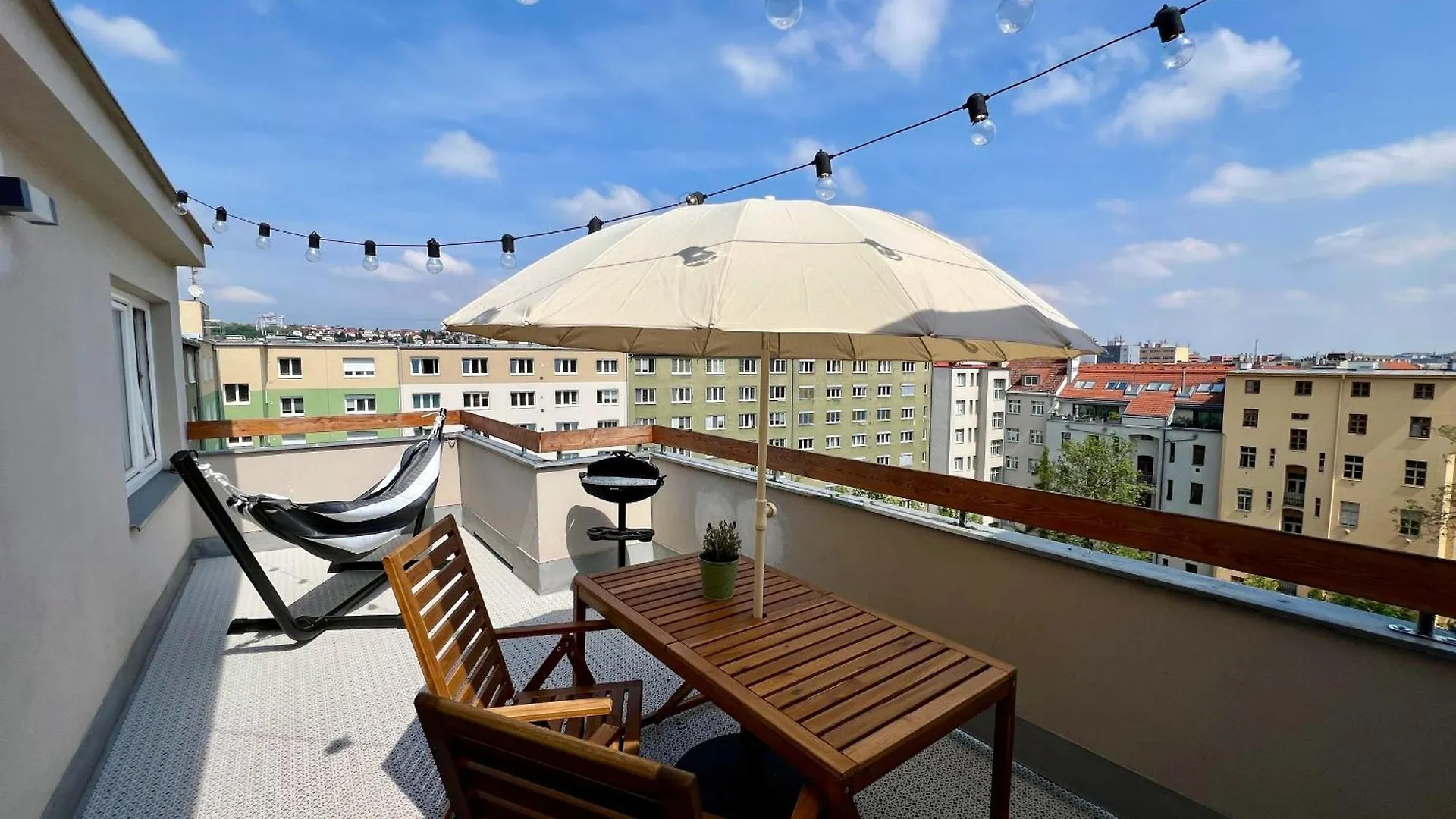 1 Bedroom Apartment With Terrace And Free Parking Near Metro Prague